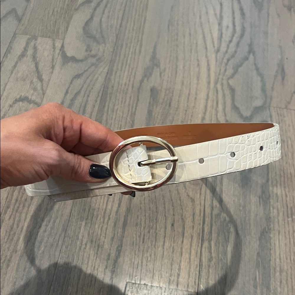 Elegant White Croc-Embossed Belt